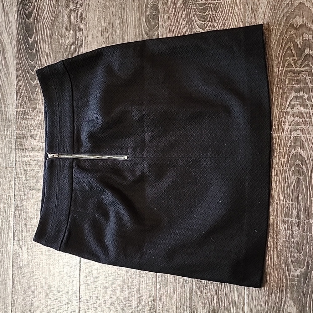 ⛅️ LOFT textured Skirt ⛅️ - Picture 3 of 4